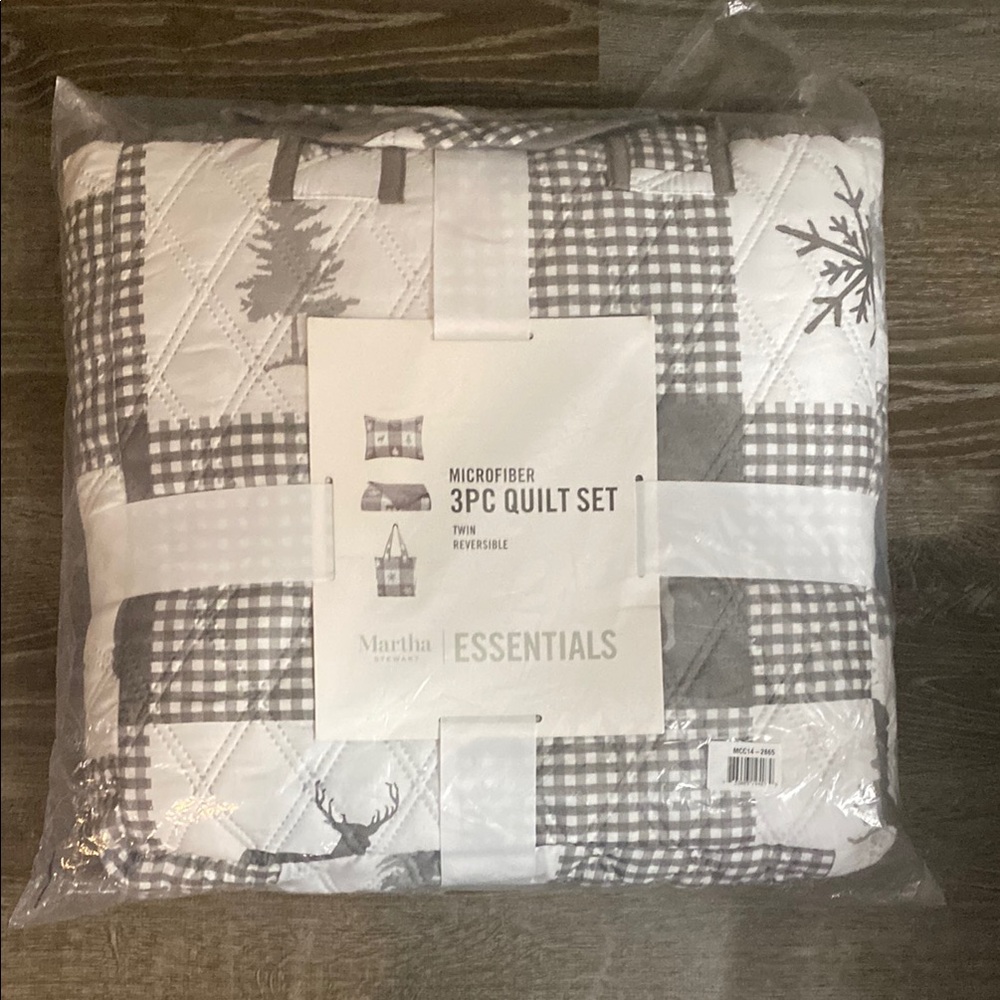 Martha Stewart Essentials Gray and White Quilt Set